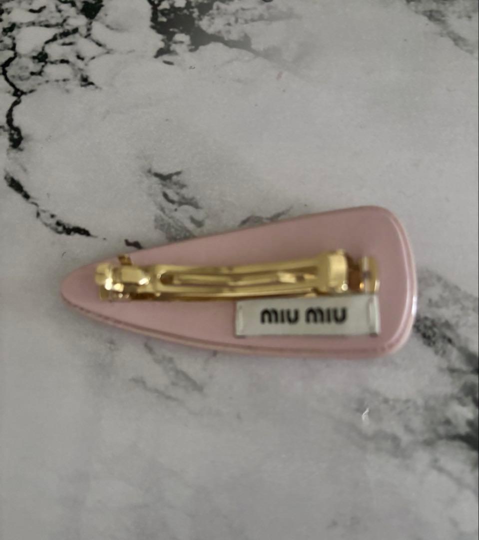 MIU MIU ピンク ヘアピン