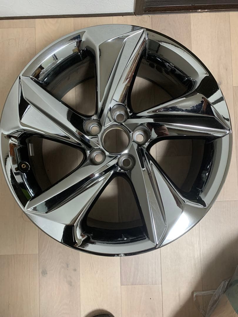 トヨタ クラウン（CROWN）純正ホイール 18インチ 1本 の出品です。