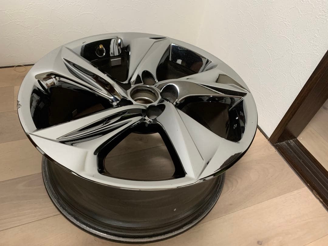 トヨタ クラウン（CROWN）純正ホイール 18インチ 1本 の出品です。