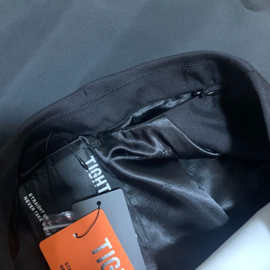 A　 ジャケット、ネクタイ、ハンガー、スーツカバーのみ