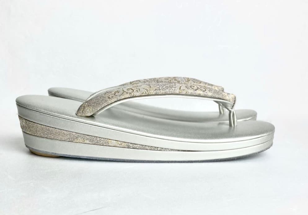 高級和装バック草履セット ホワイトシルバーに金銀糸 上品で聡明な佇まい ご入学式