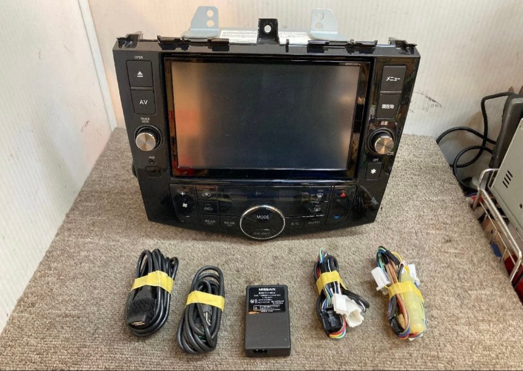 日産純正 HFC26セレナ取り外し メモリーナビ MM513D-L 8インチ