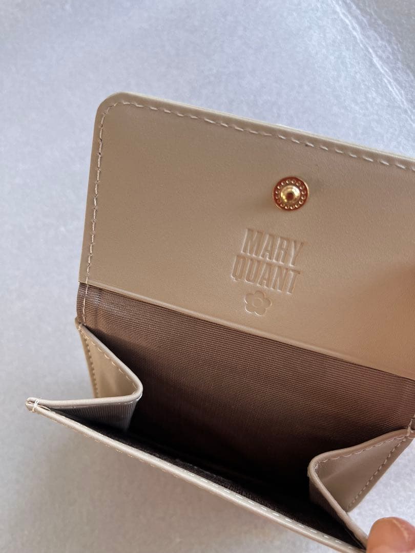【未使用】 MARY QUANT ハートインサイド ミニウォレット ベージュ
