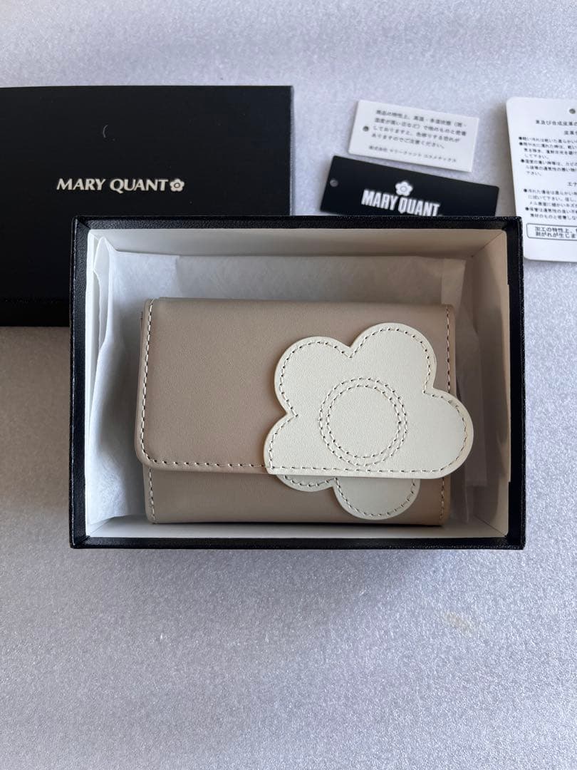 【未使用】 MARY QUANT ハートインサイド ミニウォレット ベージュ