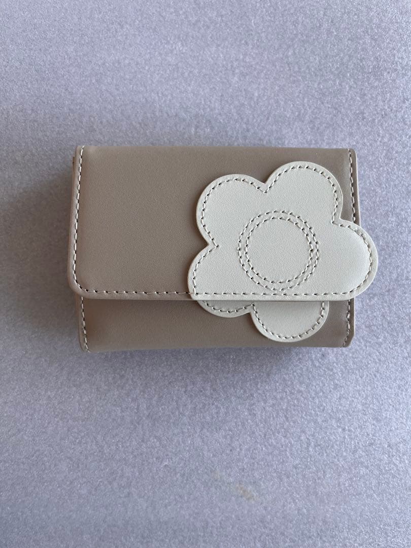 【未使用】 MARY QUANT ハートインサイド ミニウォレット ベージュ