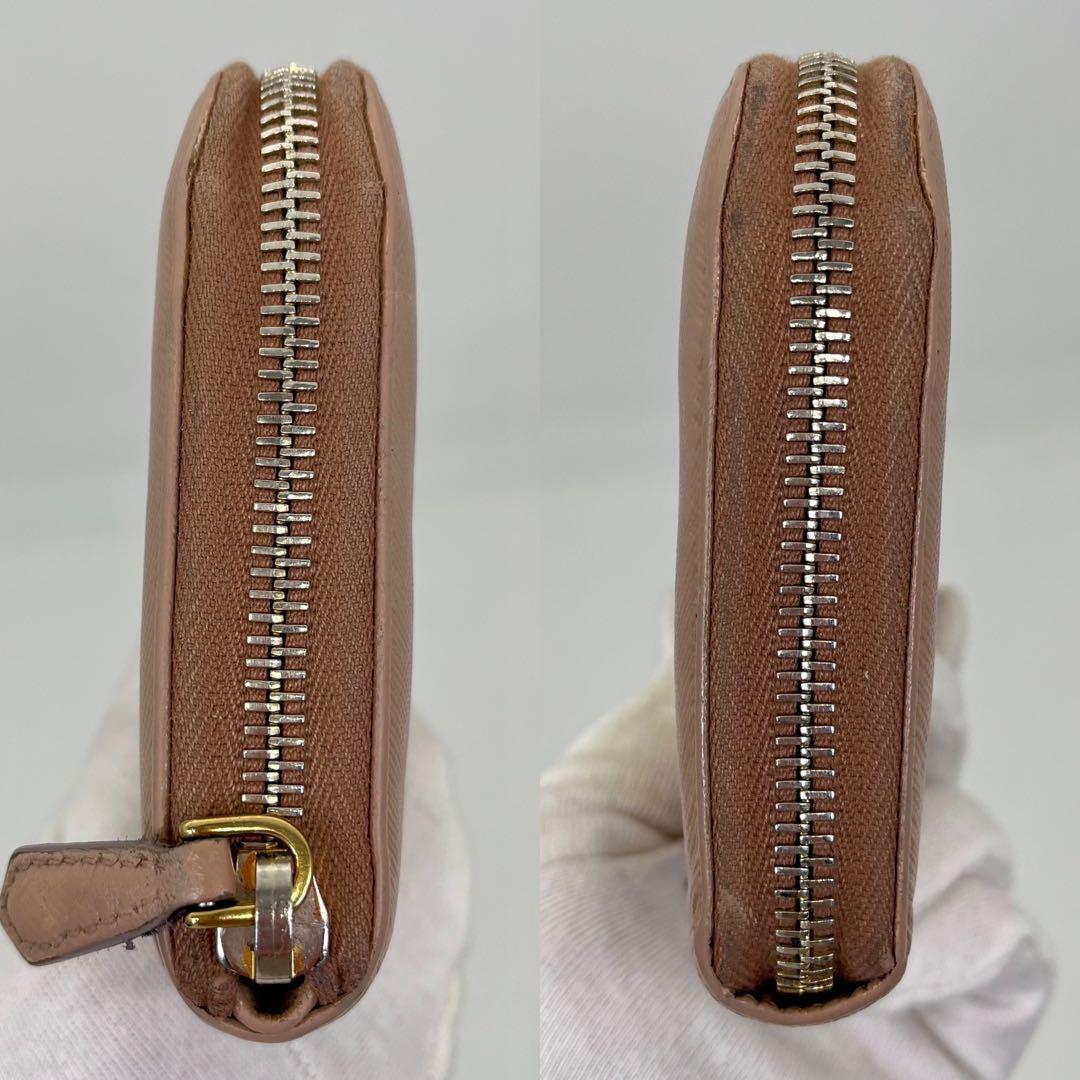 PRADA 長財布 ラウンドファスナー 三角ロゴ ゴールド金具 ピンクベージュ