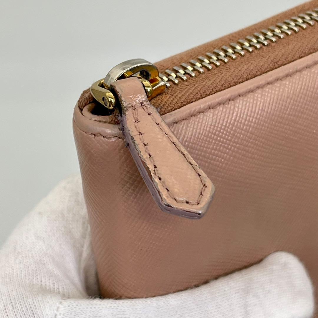 PRADA 長財布 ラウンドファスナー 三角ロゴ ゴールド金具 ピンクベージュ