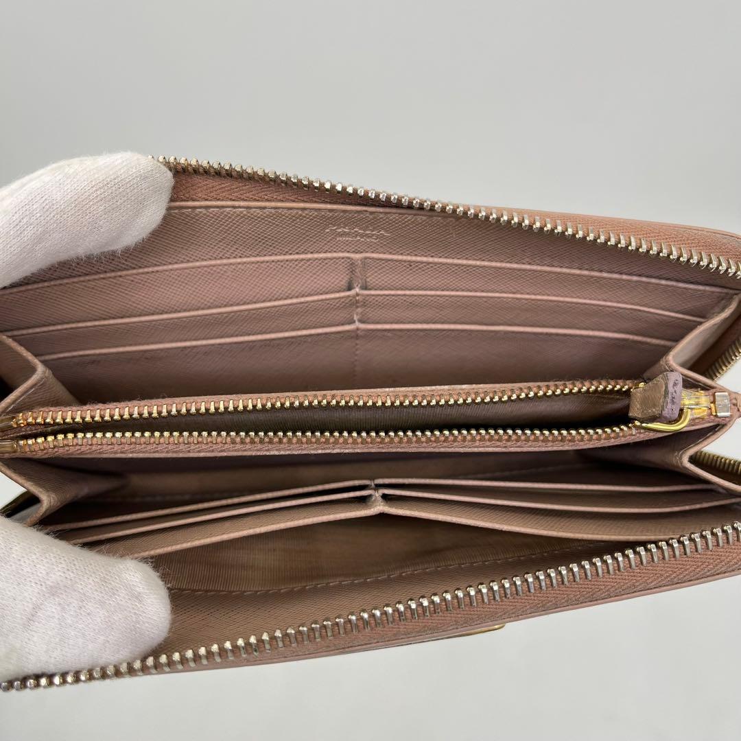 PRADA 長財布 ラウンドファスナー 三角ロゴ ゴールド金具 ピンクベージュ