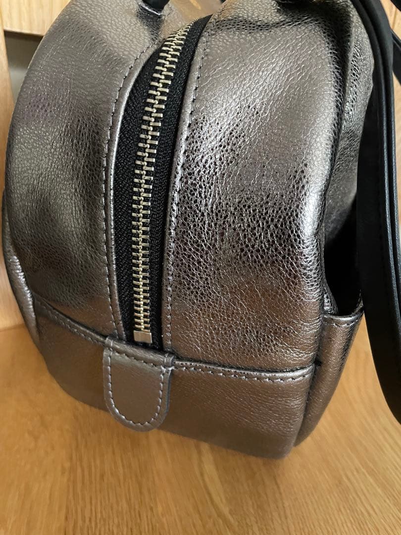 【美品】ikot レザー丸型バッグM シルバー