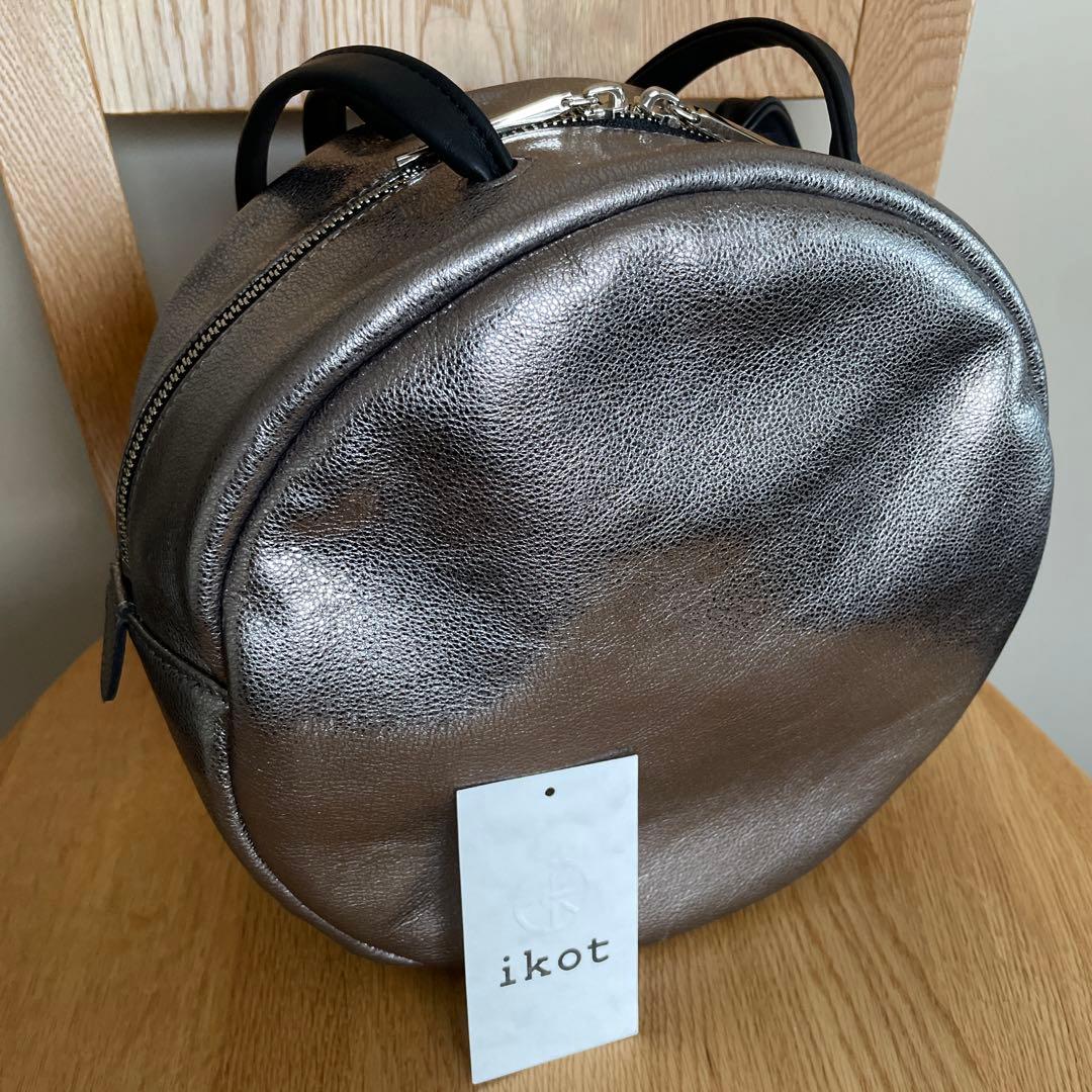 【美品】ikot レザー丸型バッグM シルバー