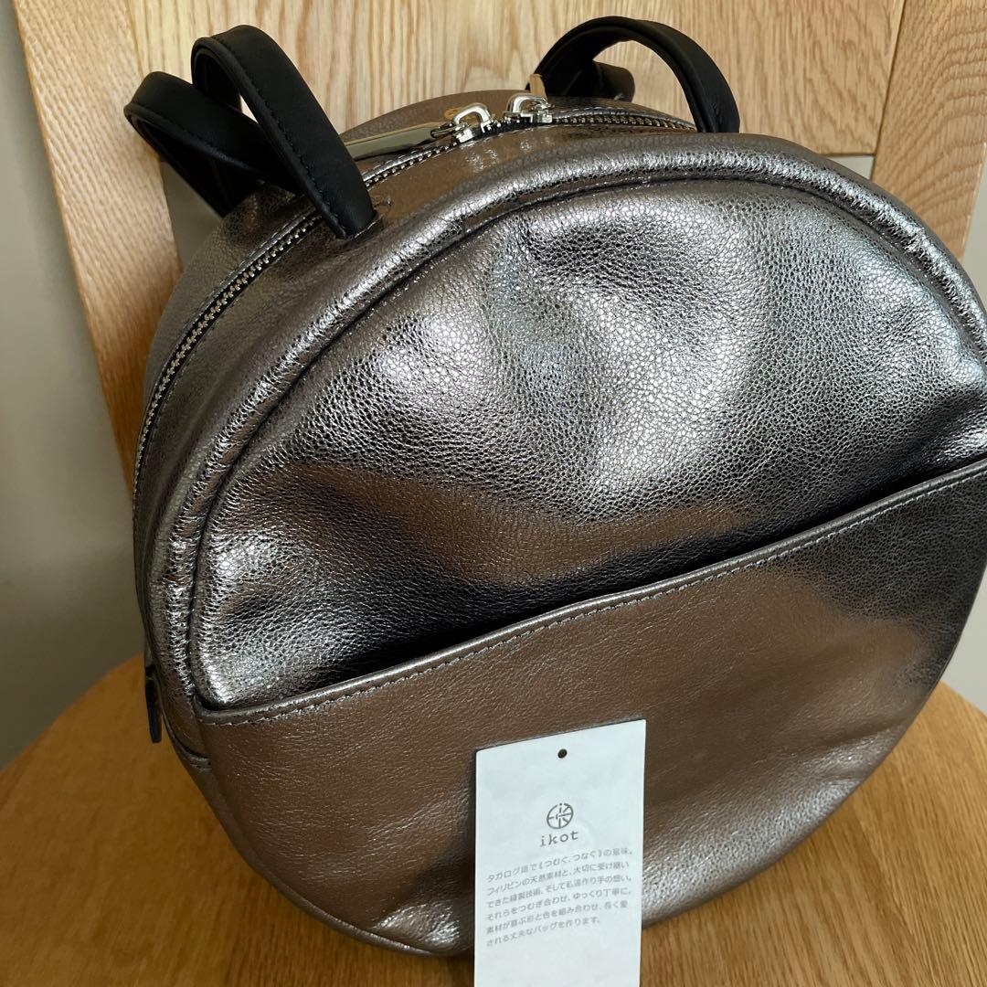 【美品】ikot レザー丸型バッグM シルバー