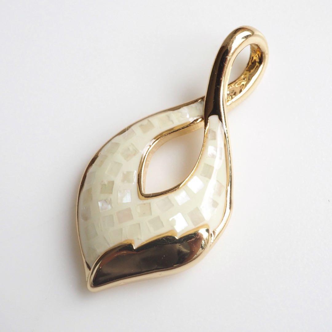 【ほぅ】天然ホワイトシェルの大粒デザインネックレストップ