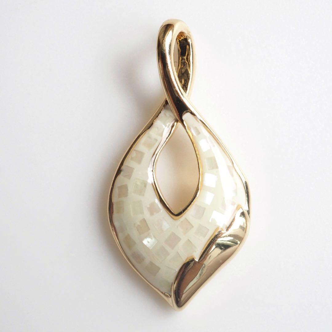 【ほぅ】天然ホワイトシェルの大粒デザインネックレストップ