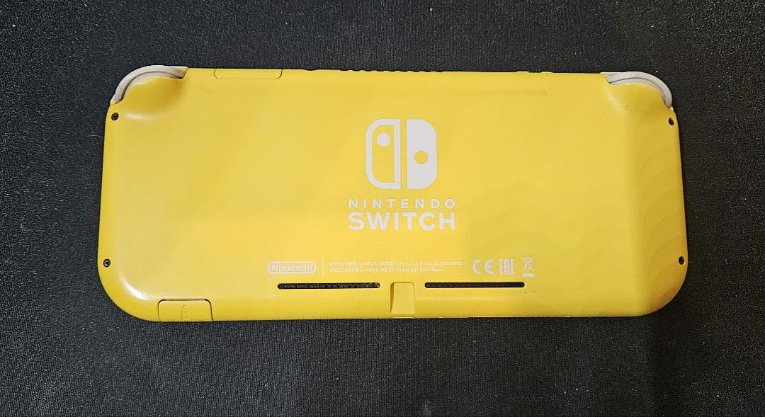 Nintendo Switch Lite イエロー 傷有り