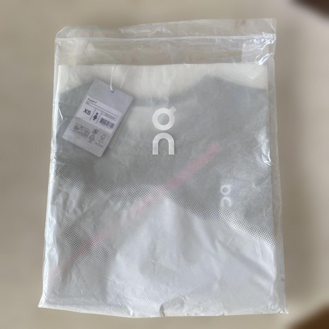 新品未使用品　Onテニス　レディースTシャツ