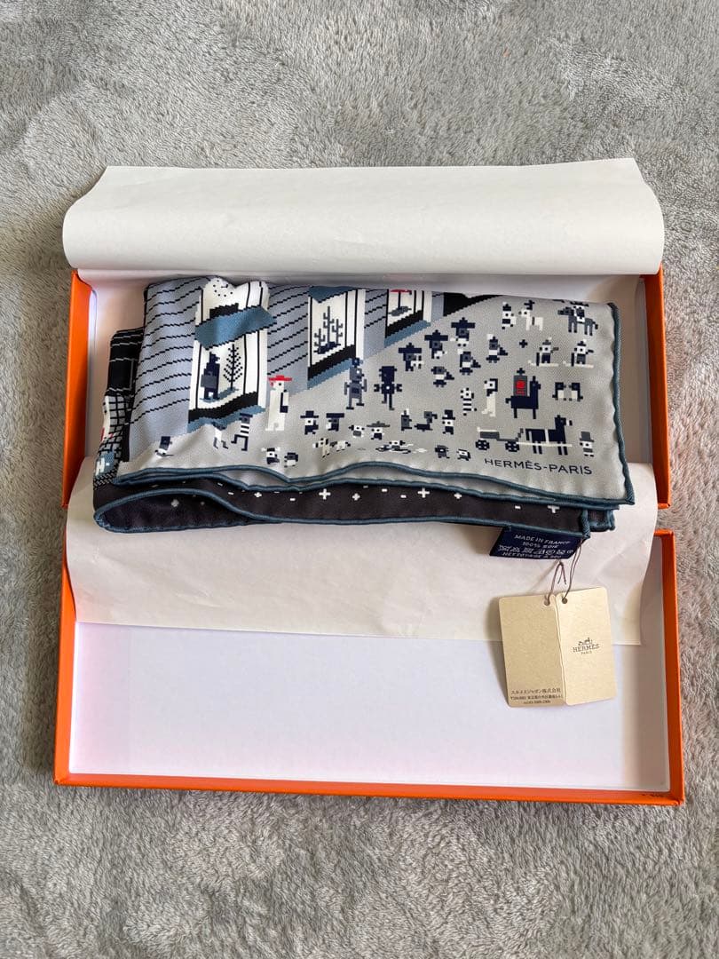 HERMESポケットチーブ \"ヴィンテージ”シルク 45＜フォーブル・パーティ＞