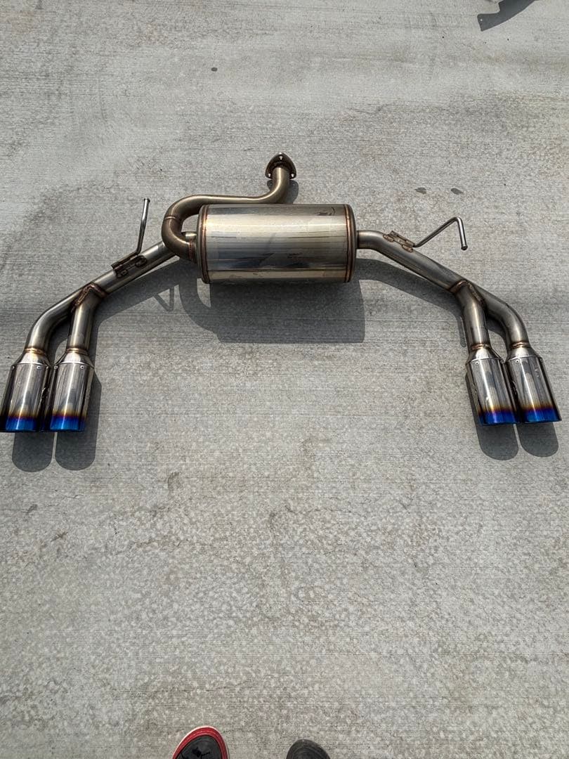 プリウスPHV GR ガナドールマフラー4本出し