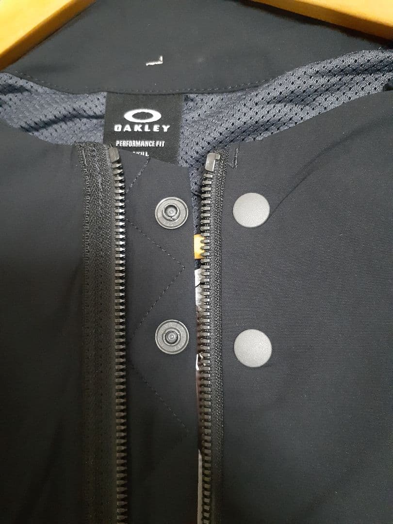 最終値下げ。オークリー　ナイロンジャケット　XL　ブラック　新品