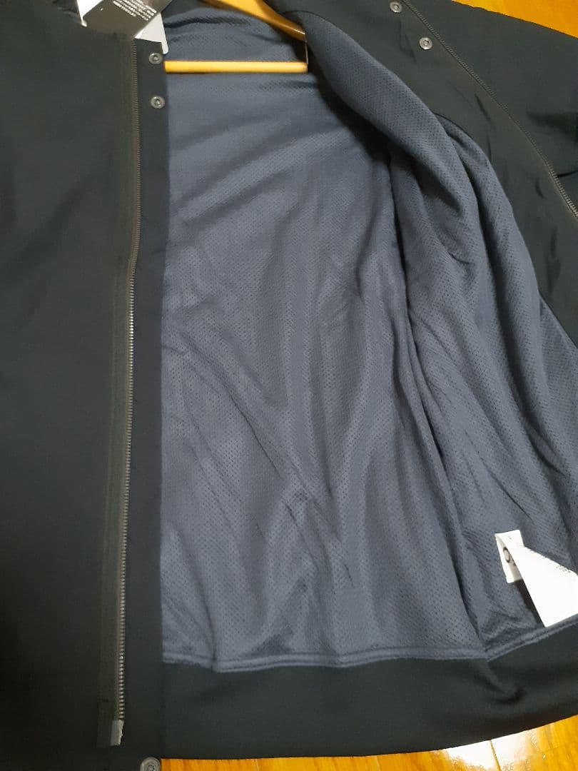 最終値下げ。オークリー　ナイロンジャケット　XL　ブラック　新品