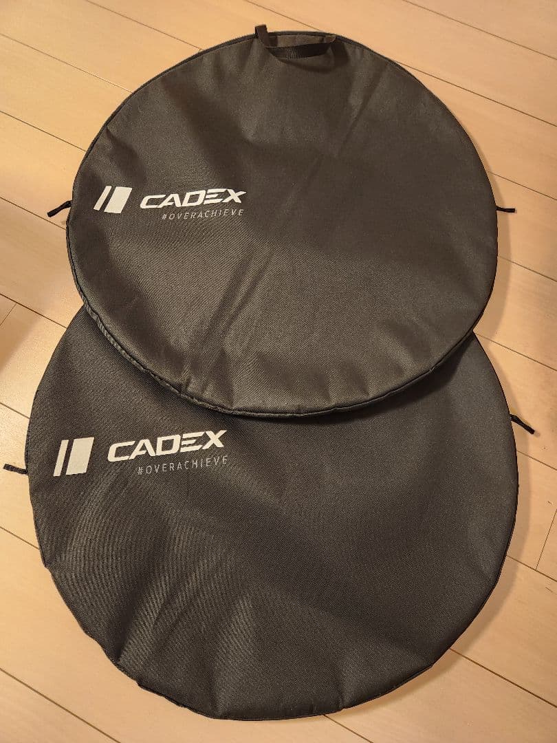 CADEX 50 Ultra Disc tubeless タイヤ、バック付