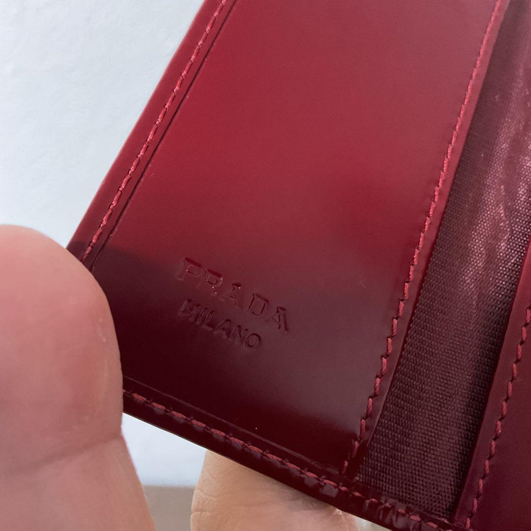 向日葵 新品未使用 美品 プラダ ロゴエンボス レザー キーケース