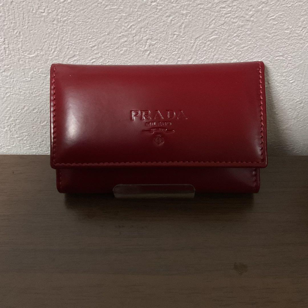 向日葵 新品未使用 美品 プラダ ロゴエンボス レザー キーケース