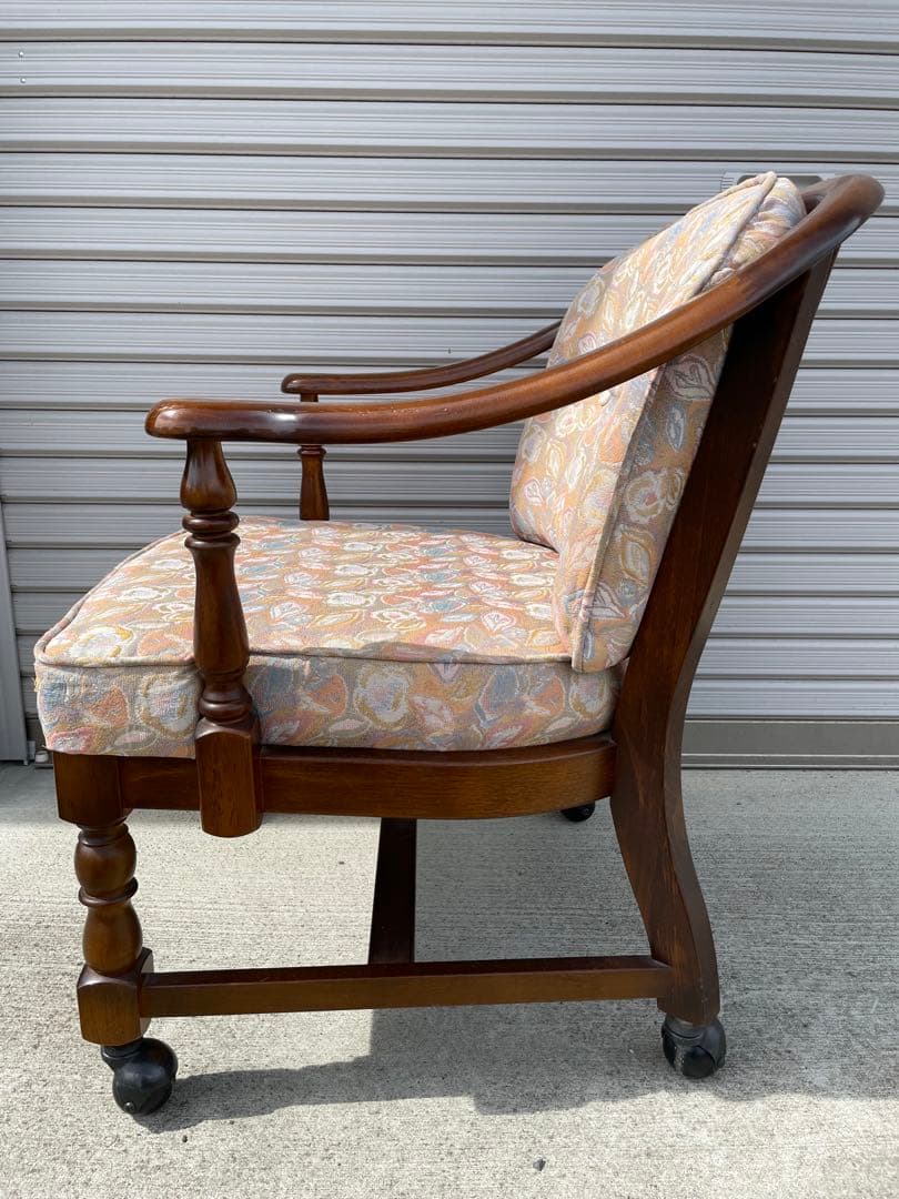 カリモク　ダイニング　アームチェア　キャスターつき　①