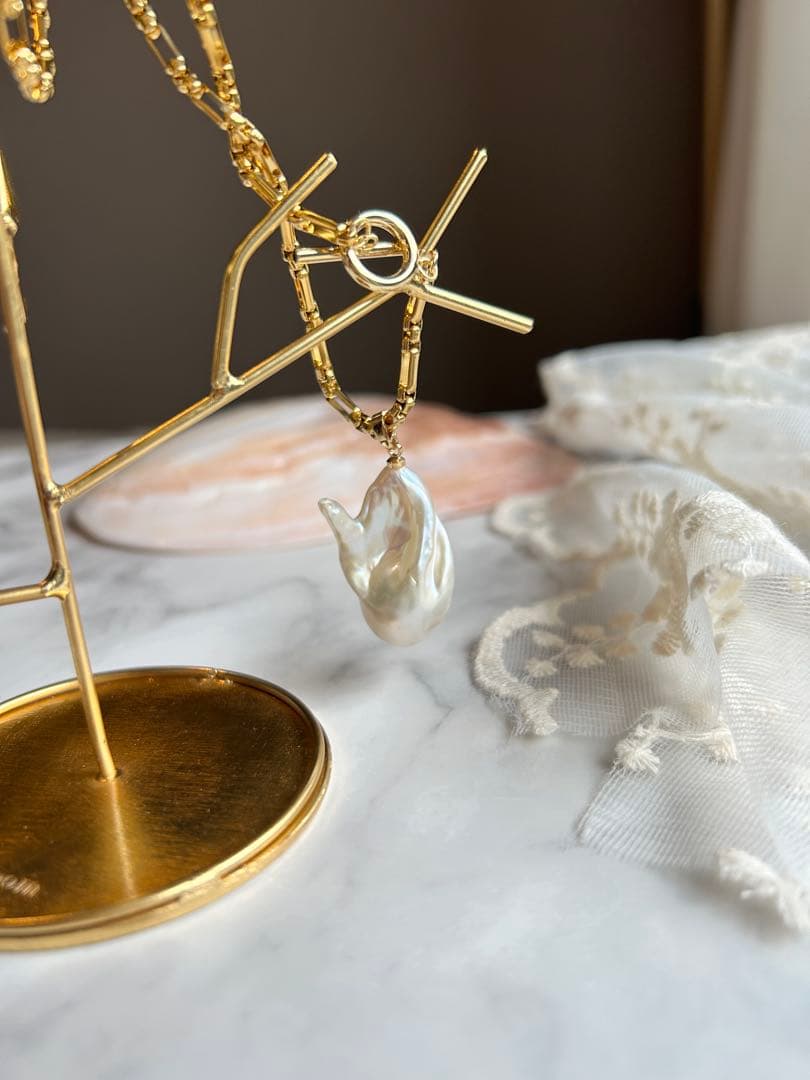 くにちゃん様おまとめ　カービングパールのネックレス　オイスターパールネックレス