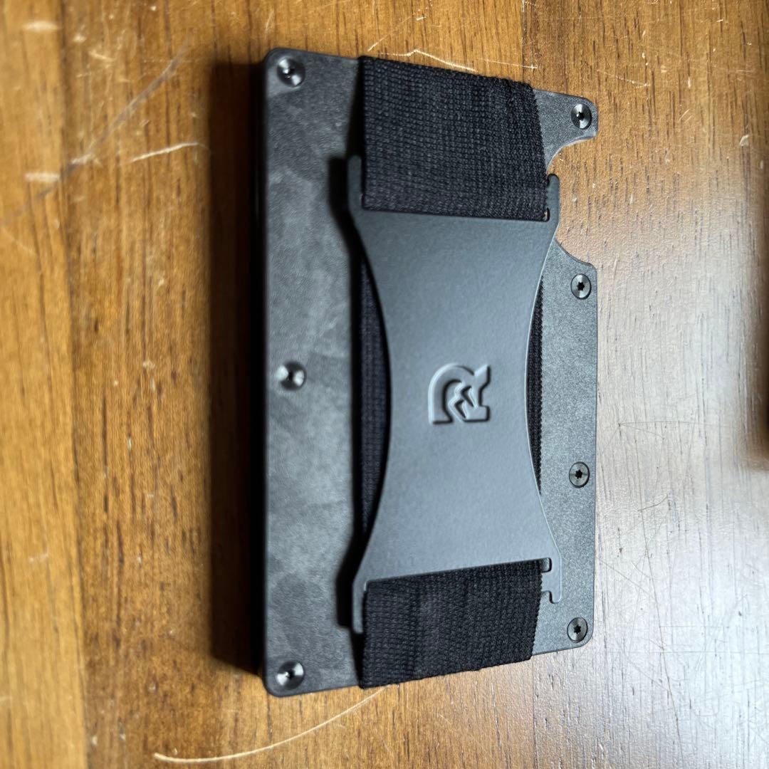 the RIDGE(ザリッジ)フォージドカーボンカードケース