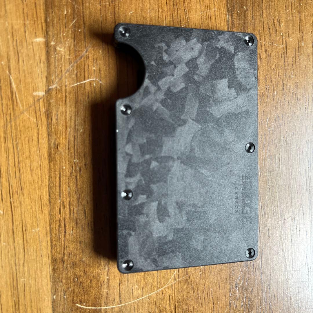 the RIDGE(ザリッジ)フォージドカーボンカードケース