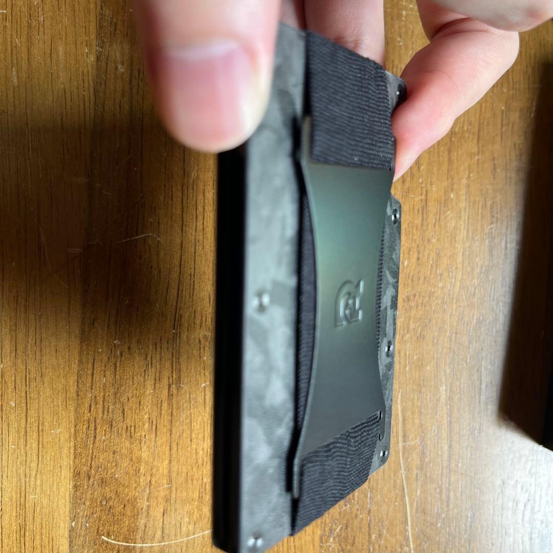 the RIDGE(ザリッジ)フォージドカーボンカードケース