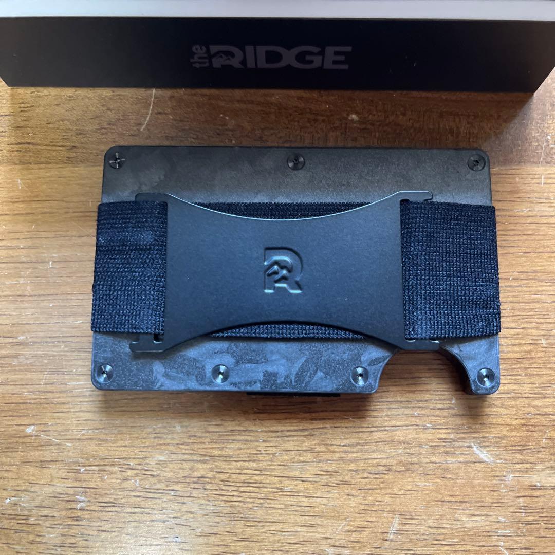 the RIDGE(ザリッジ)フォージドカーボンカードケース