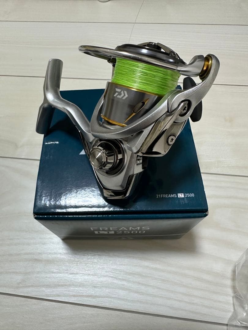 DAIWA ダイワ　リール　21フリームスLT2500(値下げ交渉可)