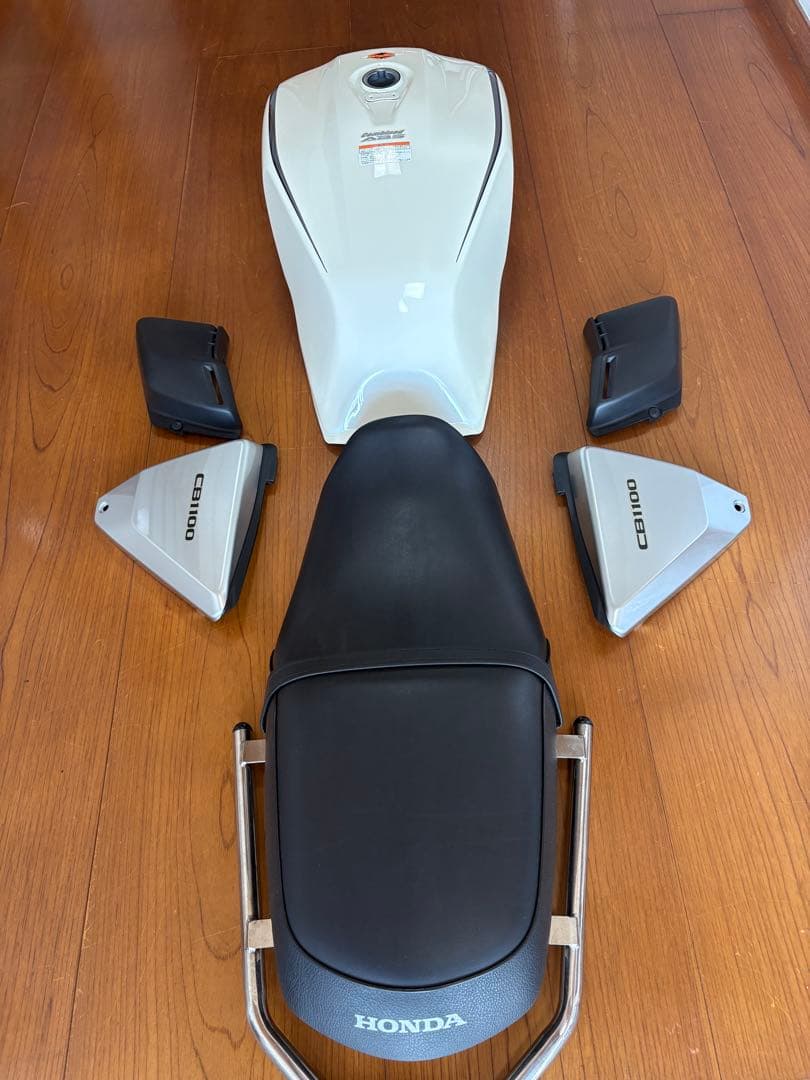 HONDA CB1100 SC65 純正　タンク　外装セット 新車外し美品