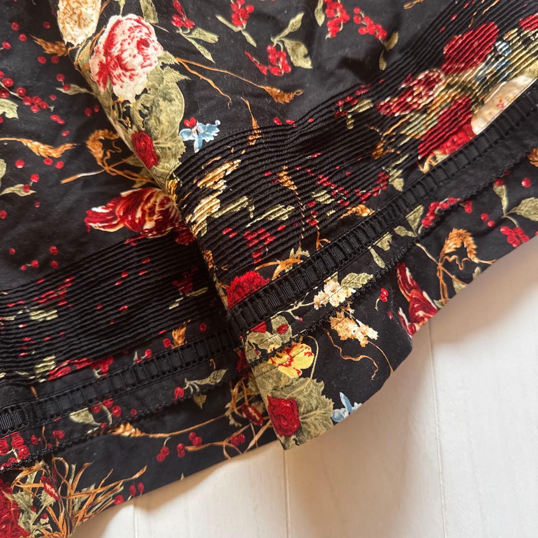 【カネコイサオ】KANEKO ISAO 花柄ワンピース　ピンタック　はしごリボン