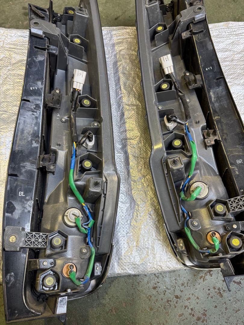 80ヴォクシー テールランプ