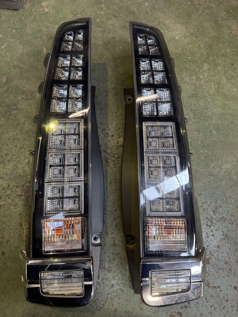 80ヴォクシー テールランプ