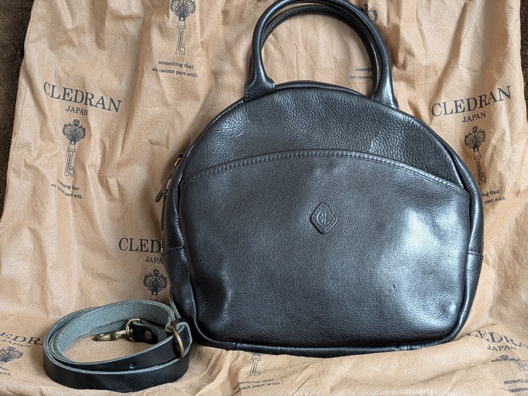 CLEDRAN 　丸型　2WAY ブラック レザー ショルダーバッグ