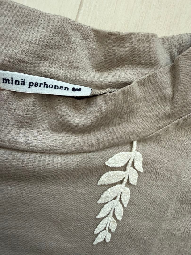 ミナペルホネン ali オフタートルネックカットソー