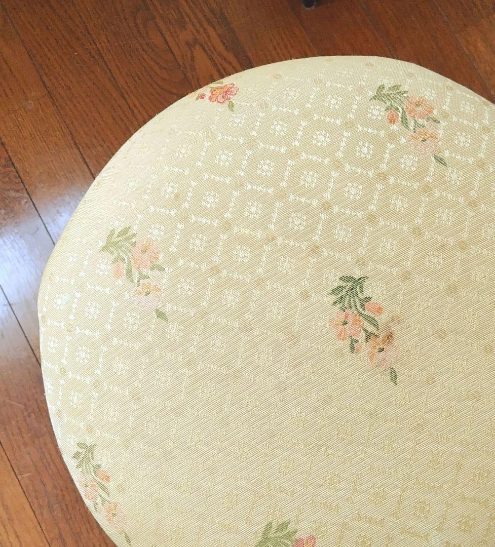 英国製アンティークラウンドスツール