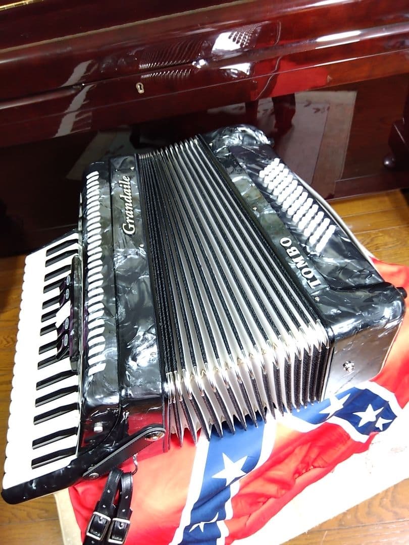 TOMBO Grandaile GT-60 アコーディオンケース付、簡易調律済