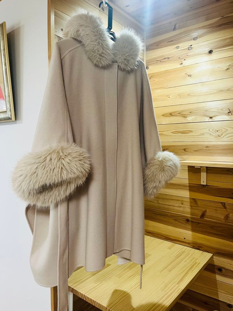 【売切人気商品・ほぼ未使用】CELFORDのファーポンチョコート（キャメル・F）