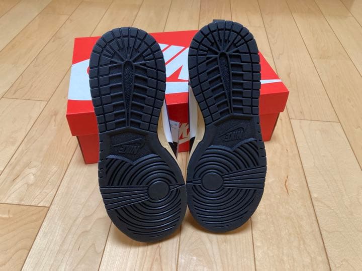 絵本・児童書 NIKE W DUNK HIGH SE