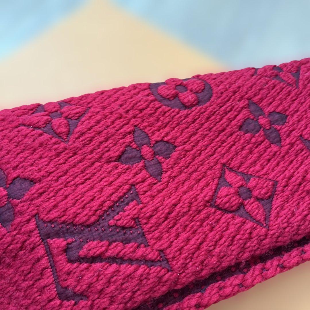 LOUIS VUITTON 赤 マフラー