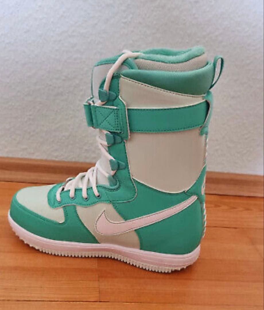 (出品終了間近)24.0cm Nike Zoom Force 1