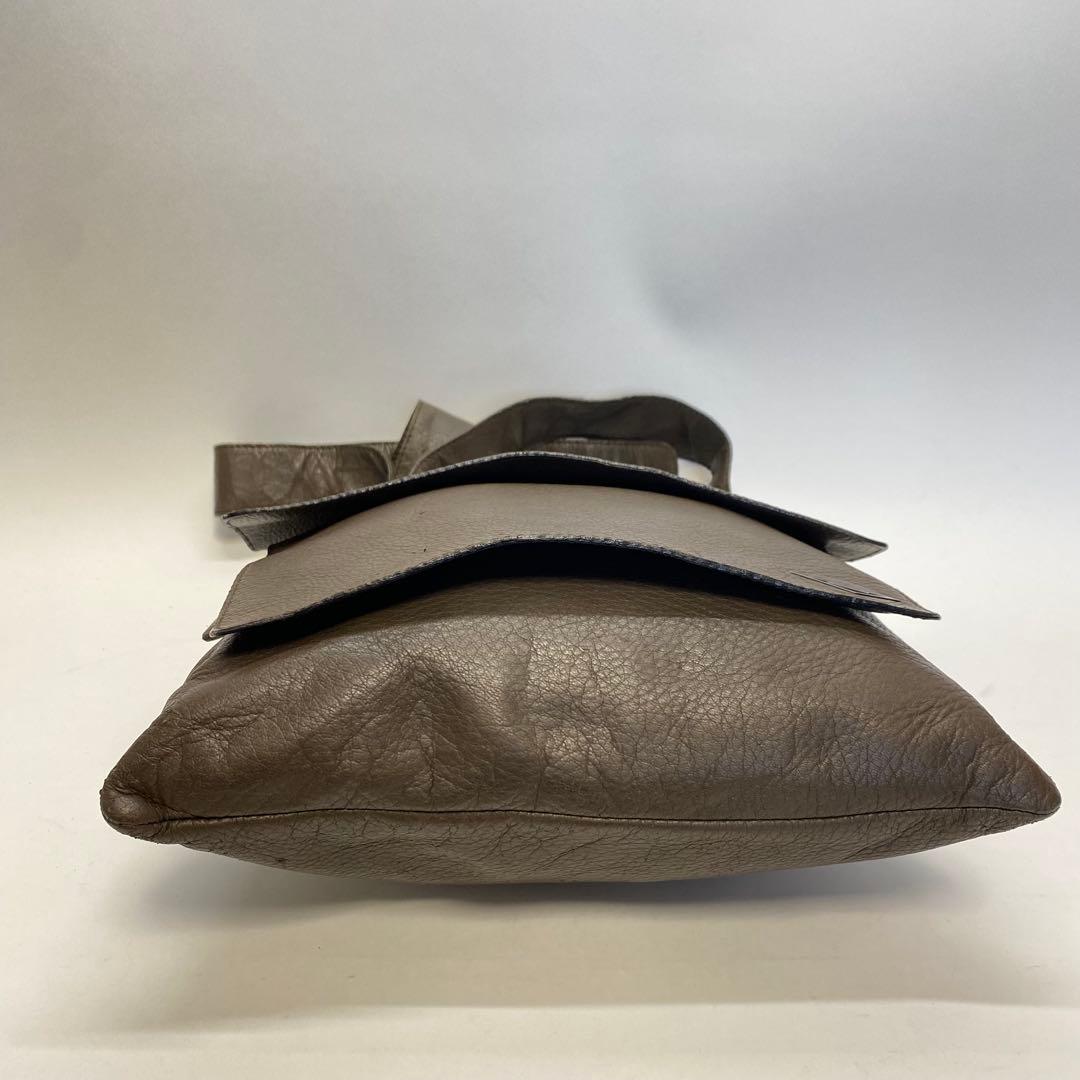 ボッテガヴェネタ レザーショルダーバッグ ブラウン ロゴ入り bottega