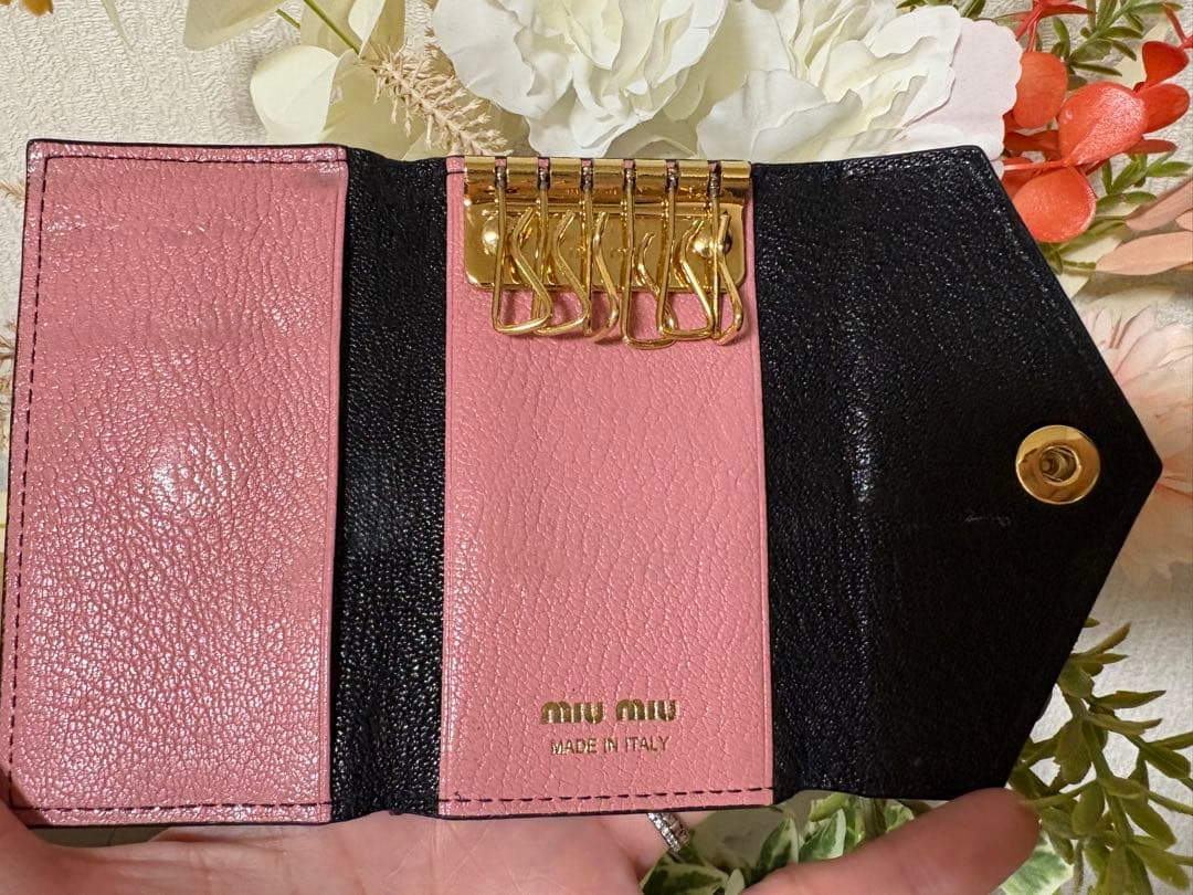 MIU MIU ブラックレザー キーケース　やぎ革　ギャランティーカードあり