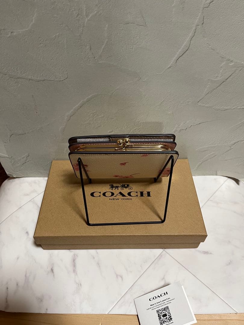 ✨️新品未使用✨️新品未使用COACH 花柄 二つ折り財布 ホワイト
