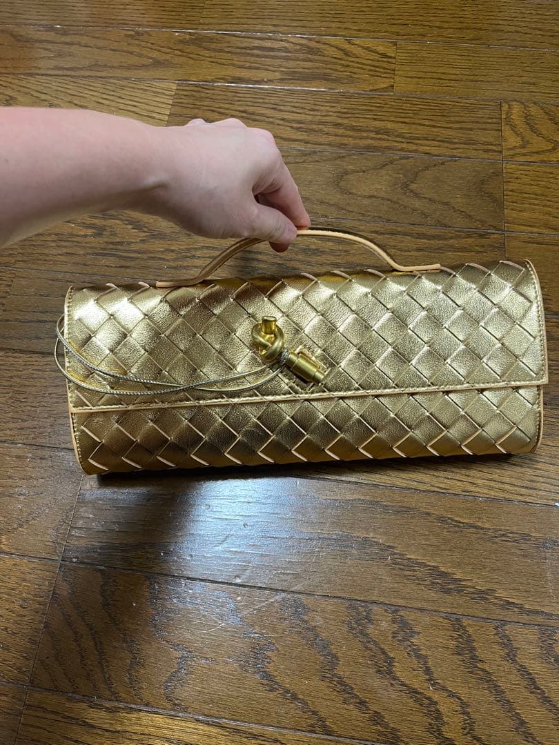 未使用イントレチャークラッチバッグゴールドレザー