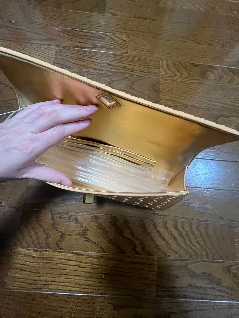 未使用イントレチャークラッチバッグゴールドレザー